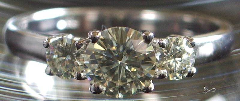 Illustration for article titled How to Tell Real Diamonds From Fake